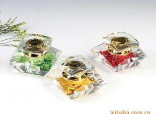 高端汽车香氛新体验 水晶香水瓶与汽车香水座系列